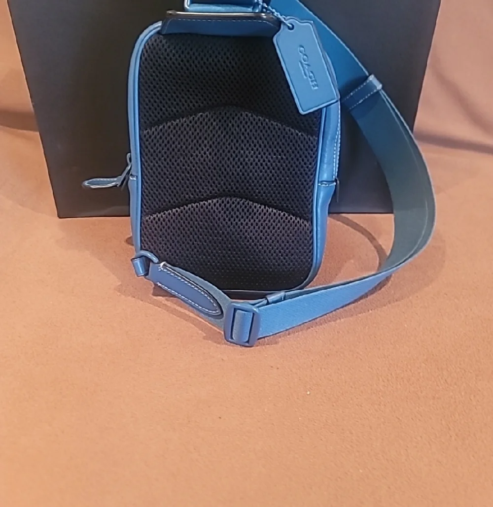 Coach Blue Track Pack 14 Embossed Signature Leather Like New Excellent Condition - Picture 3 of 6